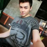 男生写作业时的头像图片_WWW.WHOISQQ.COM