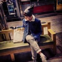 男生写作业时的头像图片_WWW.WHOISQQ.COM