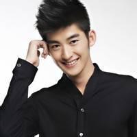 男生抱着汉堡的头像图片_WWW.WHOISQQ.COM
