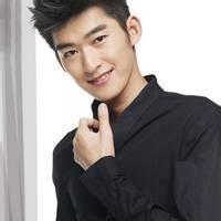 男生抱着汉堡的头像图片_WWW.WHOISQQ.COM