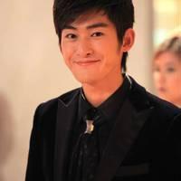 男生抱着汉堡的头像图片_WWW.WHOISQQ.COM