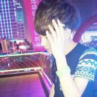 男生单手捂脸哭头像图片_WWW.WHOISQQ.COM