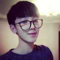 大眼镜男生头像图片_WWW.WHOISQQ.COM