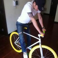 qq头像图片男生荧光自行车_WWW.WHOISQQ.COM