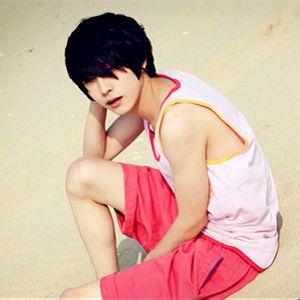 qq头像图片男生300_WWW.WHOISQQ.COM