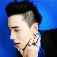男生花裤衩头像图片_WWW.WHOISQQ.COM