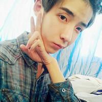 剪刀手背影男生头像图片_WWW.WHOISQQ.COM