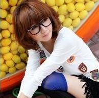 男生蹲着社会头像图片_WWW.WHOISQQ.COM