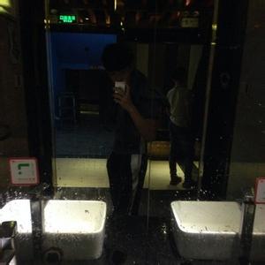 深圳男生邓耿昌头像图片_WWW.WHOISQQ.COM