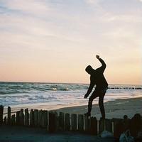 带有字的成熟男生头像图片_WWW.WHOISQQ.COM