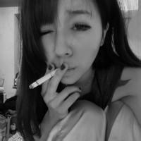 qq头像图片成熟男生叼烟_WWW.WHOISQQ.COM