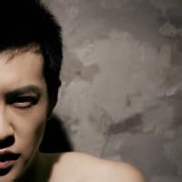 一半脸流血男生头像图片_WWW.WHOISQQ.COM
