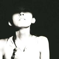 男生想哭的qq头像图片_WWW.WHOISQQ.COM