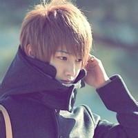 男生想哭的qq头像图片_WWW.WHOISQQ.COM