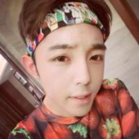 男生正脸半脸头像图片_WWW.WHOISQQ.COM