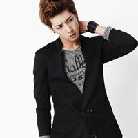 韩国男生街拍头像图片_WWW.WHOISQQ.COM
