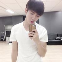 韩国男生街拍头像图片_WWW.WHOISQQ.COM