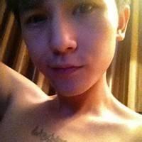 qq带着口罩的男生头像图片_WWW.WHOISQQ.COM