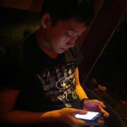 男生头像图片哭笑不得_WWW.WHOISQQ.COM