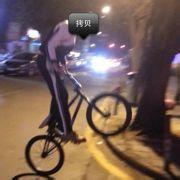 男生头像图片哭笑不得_WWW.WHOISQQ.COM