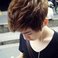 露半边脸男生头像图片_WWW.WHOISQQ.COM