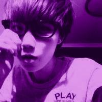 男生紫色衣服头像图片_WWW.WHOISQQ.COM