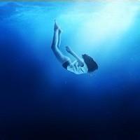 男生头像图片蓝色的海_WWW.WHOISQQ.COM