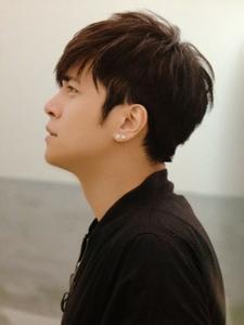 侧脸短发男生头像图片_WWW.WHOISQQ.COM