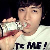 深邃的qq男生头像图片_WWW.WHOISQQ.COM