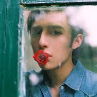 男生认真的头像图片_WWW.WHOISQQ.COM