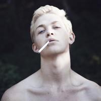 qq头像图片欧美范男生哭了_WWW.WHOISQQ.COM