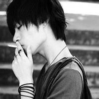 惆怅男生头像图片_WWW.WHOISQQ.COM
