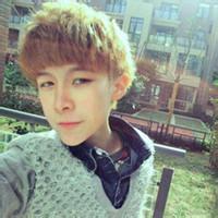 个性男生自拍头像图片_WWW.WHOISQQ.COM