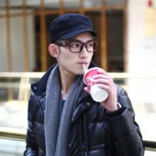 男生戴迷彩帽子的头像图片_WWW.WHOISQQ.COM