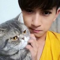带宠物头像图片男生_WWW.WHOISQQ.COM