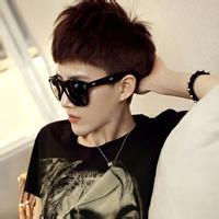 墨镜全身人物男生头像图片_WWW.WHOISQQ.COM