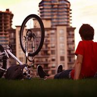 男生骑行头像图片_WWW.WHOISQQ.COM