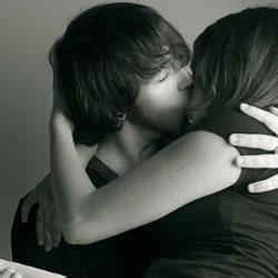 男生吻女生的头像图片_WWW.WHOISQQ.COM