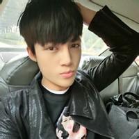 穿大衣的男生头像图片_WWW.WHOISQQ.COM