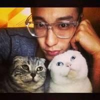男生玩耍真实头像图片_WWW.WHOISQQ.COM
