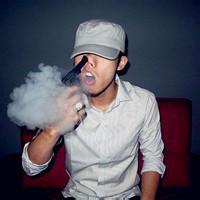 个性网男生拿枪头像图片_WWW.WHOISQQ.COM