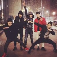 男生玩耍真实头像图片_WWW.WHOISQQ.COM