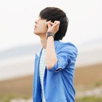 温暖笑脸头像图片男生_WWW.WHOISQQ.COM