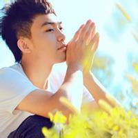 男生阳光清新头像图片_WWW.WHOISQQ.COM