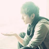 男生阳光清新头像图片_WWW.WHOISQQ.COM