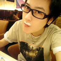 阳光帅气男生背影头像图片_WWW.WHOISQQ.COM
