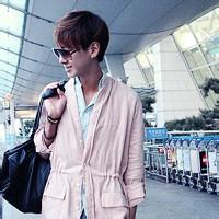 站在街头男生头像图片_WWW.WHOISQQ.COM