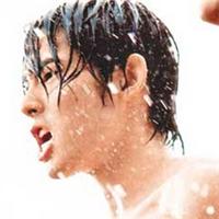 qq头像图片淋雨者 男生_WWW.WHOISQQ.COM