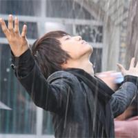qq头像图片淋雨者 男生_WWW.WHOISQQ.COM
