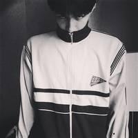 男生玩耍真实头像图片_WWW.WHOISQQ.COM